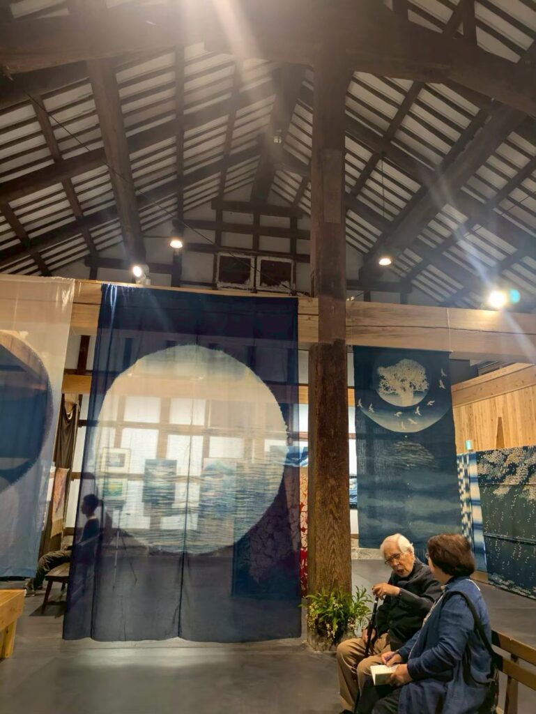 肥後藍染 福永幸夫展の展示風景